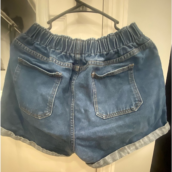 Scrunch waist jean shorts - Picture 2 of 3